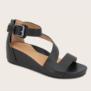 NWT GENTLE SOULS Gwen Black Leather Wedge Sandals Size 9